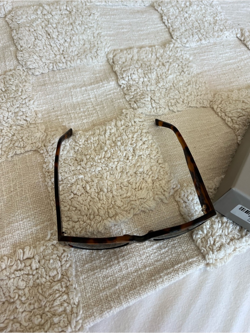 VEHLA Indi Tortoiseshell Square Sunglasses in Tort/Smoke - Picture 6 of 9